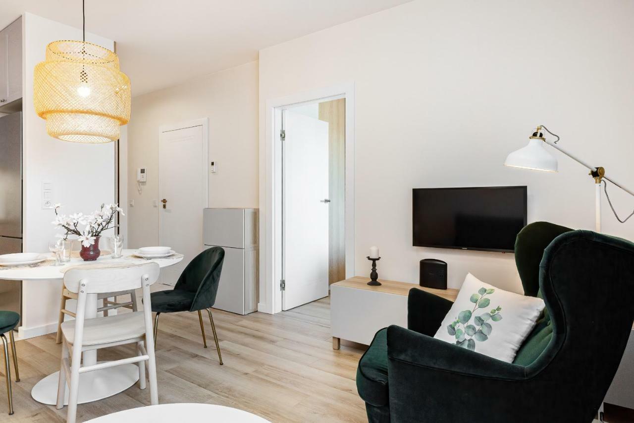 Apartment Walonska With Free Parking Wroclaw By Noclegi Renters Exterior foto